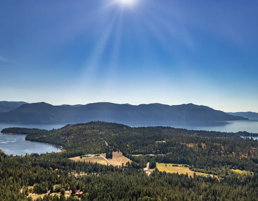 Panoramic lake view from the town of Hope, Idaho